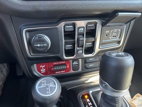 Used 2024 Jeep Wrangler Unlimited image 19