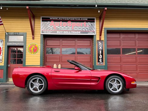 Used 2000 Chevrolet Corvette Convertible w/ Performance Handling Pkg image 9
