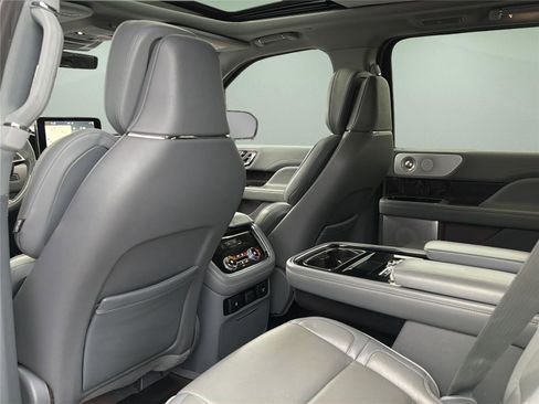 Used 2019 Lincoln Navigator Reserve AWD/4WD image 28