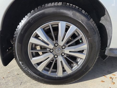 Used 2020 Nissan Pathfinder S FWD image 33