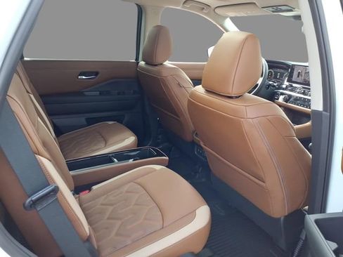 New 2026 Nissan Pathfinder Platinum image 11