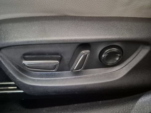 Used 2025 Toyota Camry SE FWD image 13