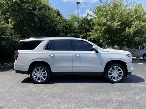 Used 2024 Chevrolet Tahoe High Country AWD/4WD image 10