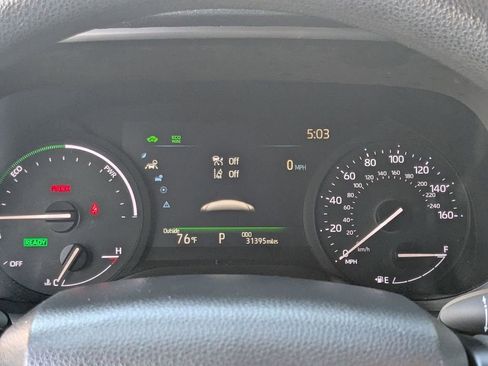 Used 2025 Toyota Sienna LE image 18