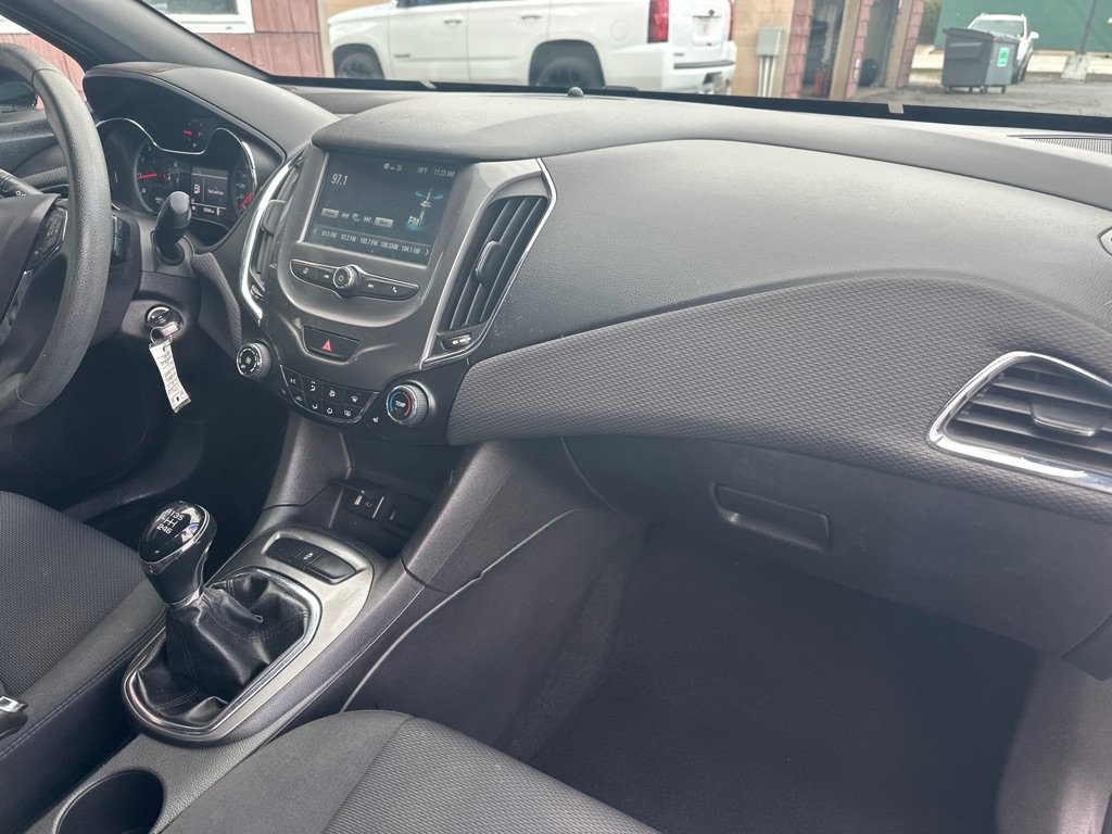 Used 2017 Chevrolet Cruze LT w/ RS Package FWD image 8