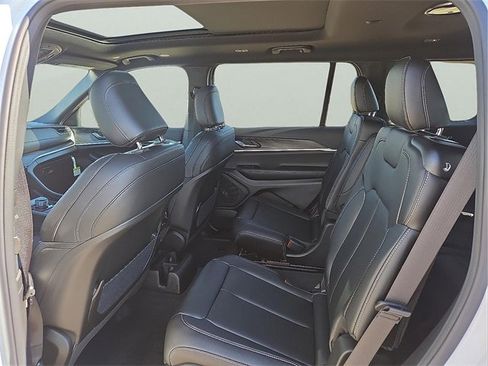 New 2025 Jeep Grand Cherokee L Limited image 12