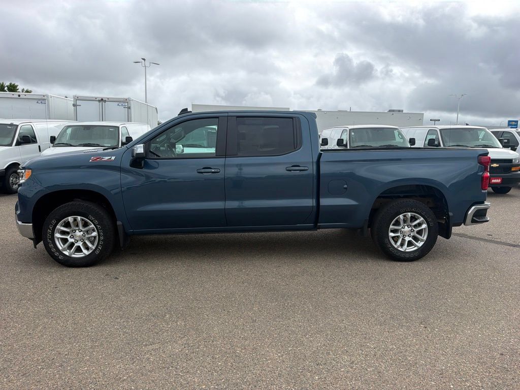 Used 2024 Chevrolet Silverado 1500 LT w/ Z71 Off-Road Package AWD/4WD image 8