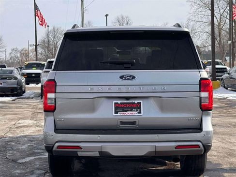 Used 2023 Ford Expedition Max XLT image 8
