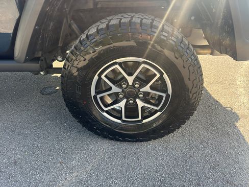 Used 2025 Jeep Gladiator Rubicon w/ Safety Group image 22