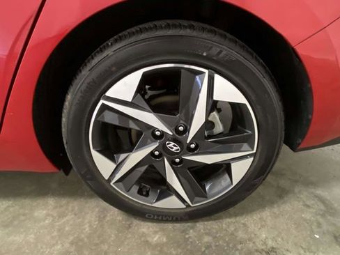 Used 2022 Hyundai Elantra Limited image 7