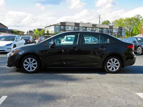 Used 2021 Toyota Corolla LE image 10