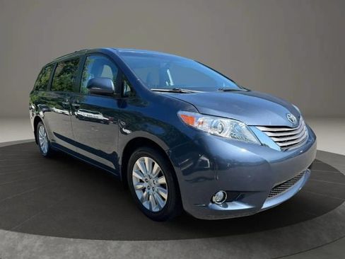 Used 2015 Toyota Sienna XLE Premium AWD/4WD image 3