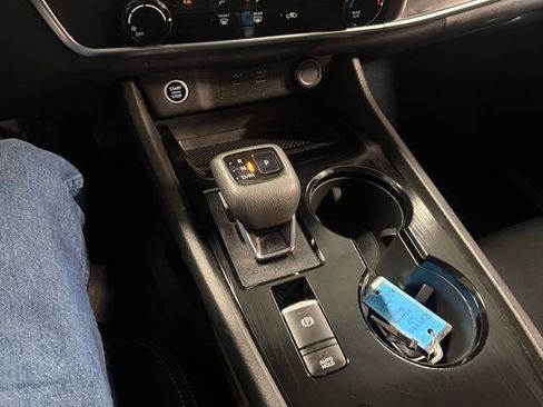 Used 2023 Nissan Rogue S image 28