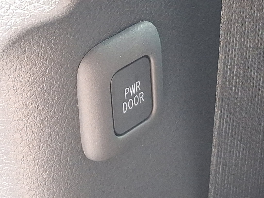 Used 2026 Toyota Sienna XLE FWD image 16