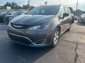 Used 2017 Chrysler Pacifica Touring-L Plus FWD video 2