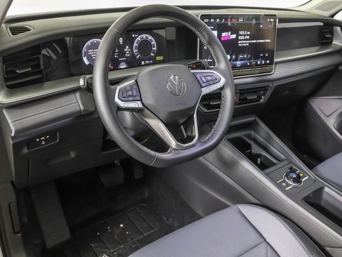 New 2026 Volkswagen Tiguan SE image 3
