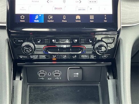 Used 2024 Jeep Grand Cherokee Overland w/ Luxury Tech Group IV image 15