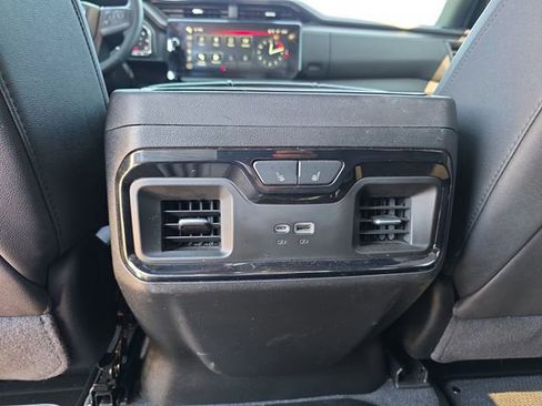 Used 2024 GMC Sierra 1500 AT4 w/ Technology Package AWD/4WD image 12