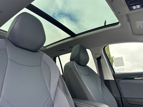 New 2025 Volkswagen Tiguan SE image 15