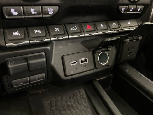 Used 2021 Chevrolet Silverado 1500 LTZ w/ Technology Package AWD/4WD image 22