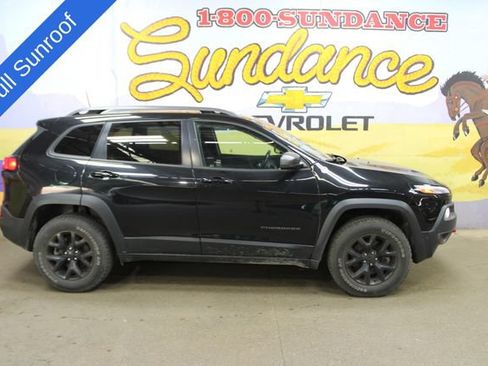 Used 2017 Jeep Cherokee Trailhawk AWD/4WD image 1
