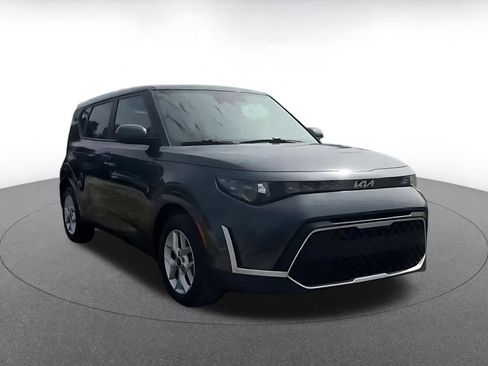 Used 2025 Kia Soul LX w/ LX Technology Package FWD image 2