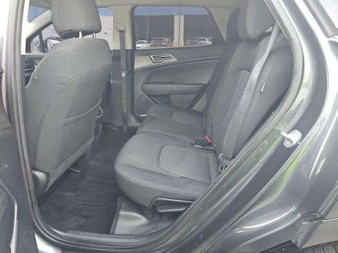 Used 2024 Kia Sportage LX image 4