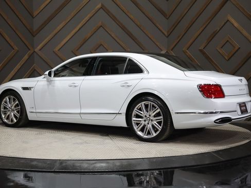 Used 2020 Bentley Flying Spur W12 image 11