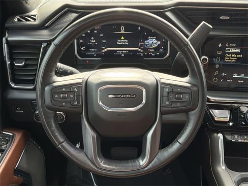 Used 2024 GMC Sierra 2500 Denali Ultimate image 8