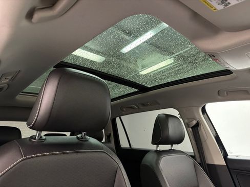 Used 2021 Volkswagen Tiguan SE FWD image 12