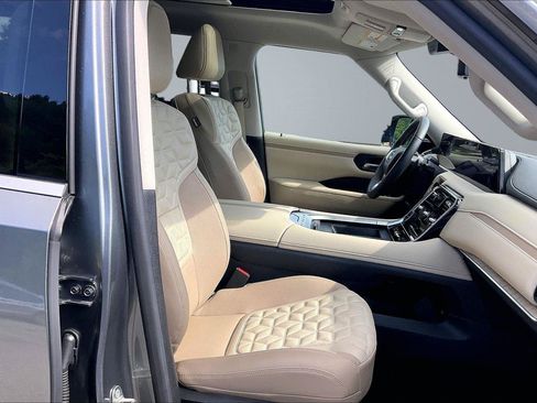 Certified 2025 Nissan Armada Platinum Reserve AWD/4WD image 7