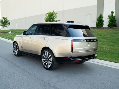 Used 2023 Land Rover Range Rover SV AWD/4WD image 5