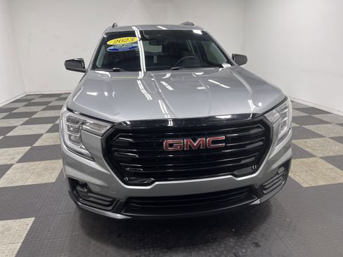 Used 2023 GMC Terrain SLT w/ Elevation Edition image 7