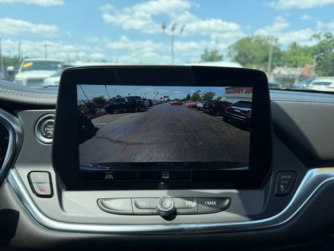 Used 2025 Chevrolet Blazer LT AWD/4WD image 16