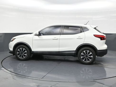 Used 2019 Nissan Rogue Sport S image 2