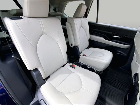 Used 2024 Toyota Grand Highlander AWD image 20