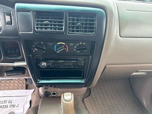 Used 2001 Toyota Tacoma PreRunner RWD image 10