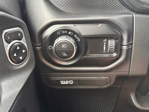 Used 2025 Jeep Gladiator Rubicon AWD/4WD image 17