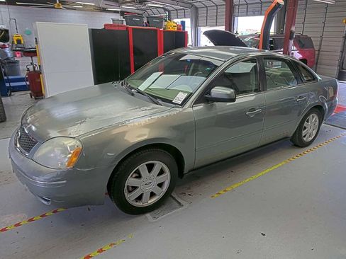 Used 2005 Ford Five Hundred SE FWD image 1
