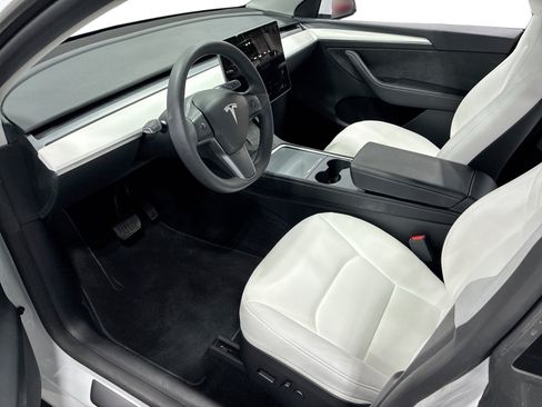 Certified 2023 Tesla Model Y Long Range AWD/4WD image 9