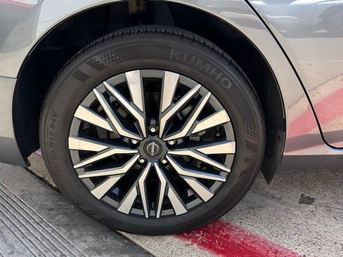 Used 2025 Nissan Altima 2.5 SV image 9