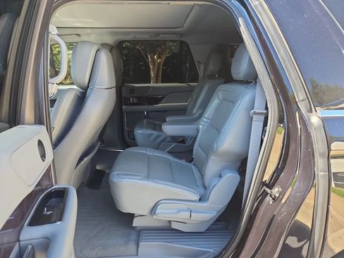 Used 2021 Lincoln Navigator L Reserve RWD image 7