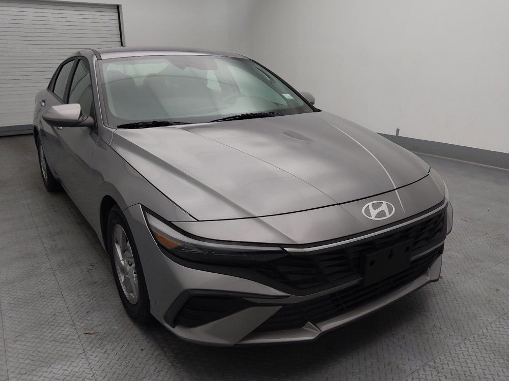 Used 2025 Hyundai Elantra SE FWD image 14