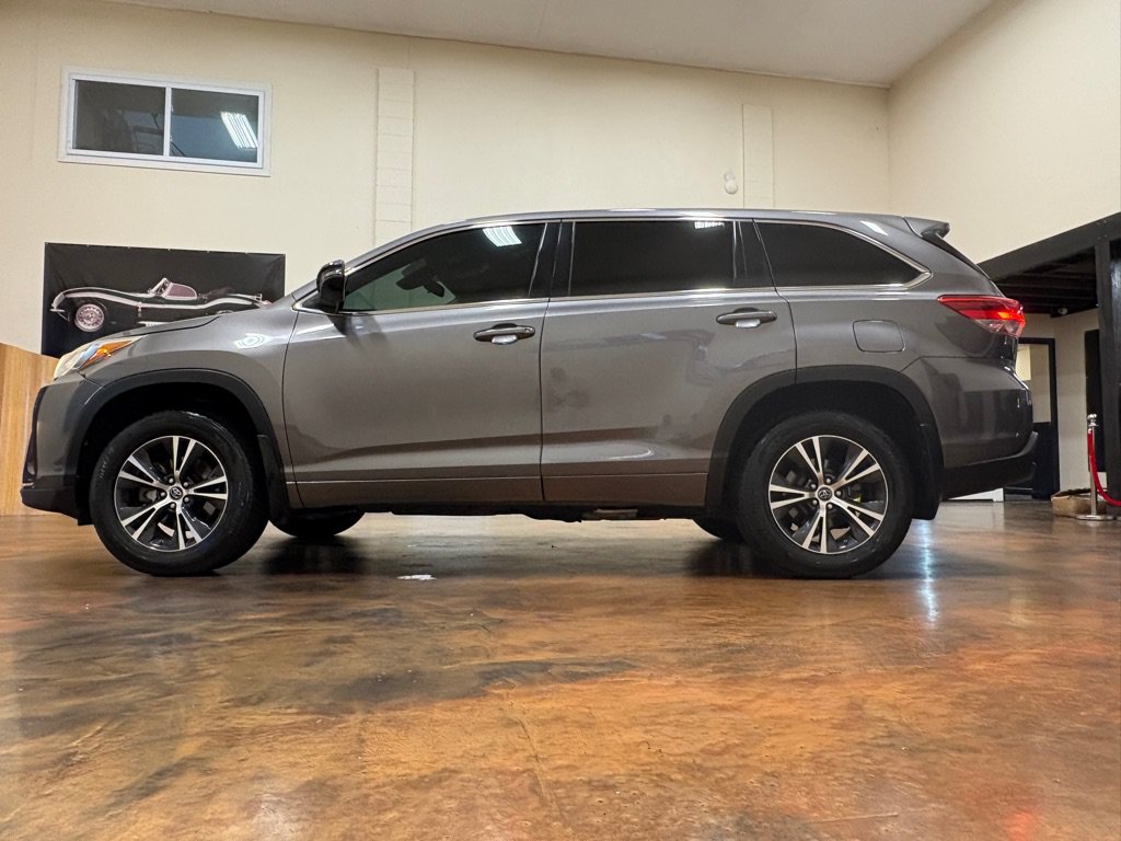 Used 2018 Toyota Highlander LE AWD/4WD image 7