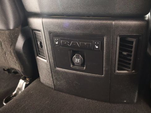 Used 2018 RAM 2500 Laramie AWD/4WD image 16