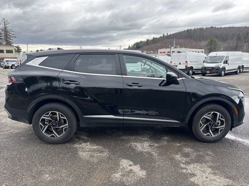 Used 2025 Kia Sportage LX image 8