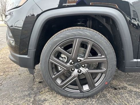 New 2026 Jeep Compass Latitude image 18