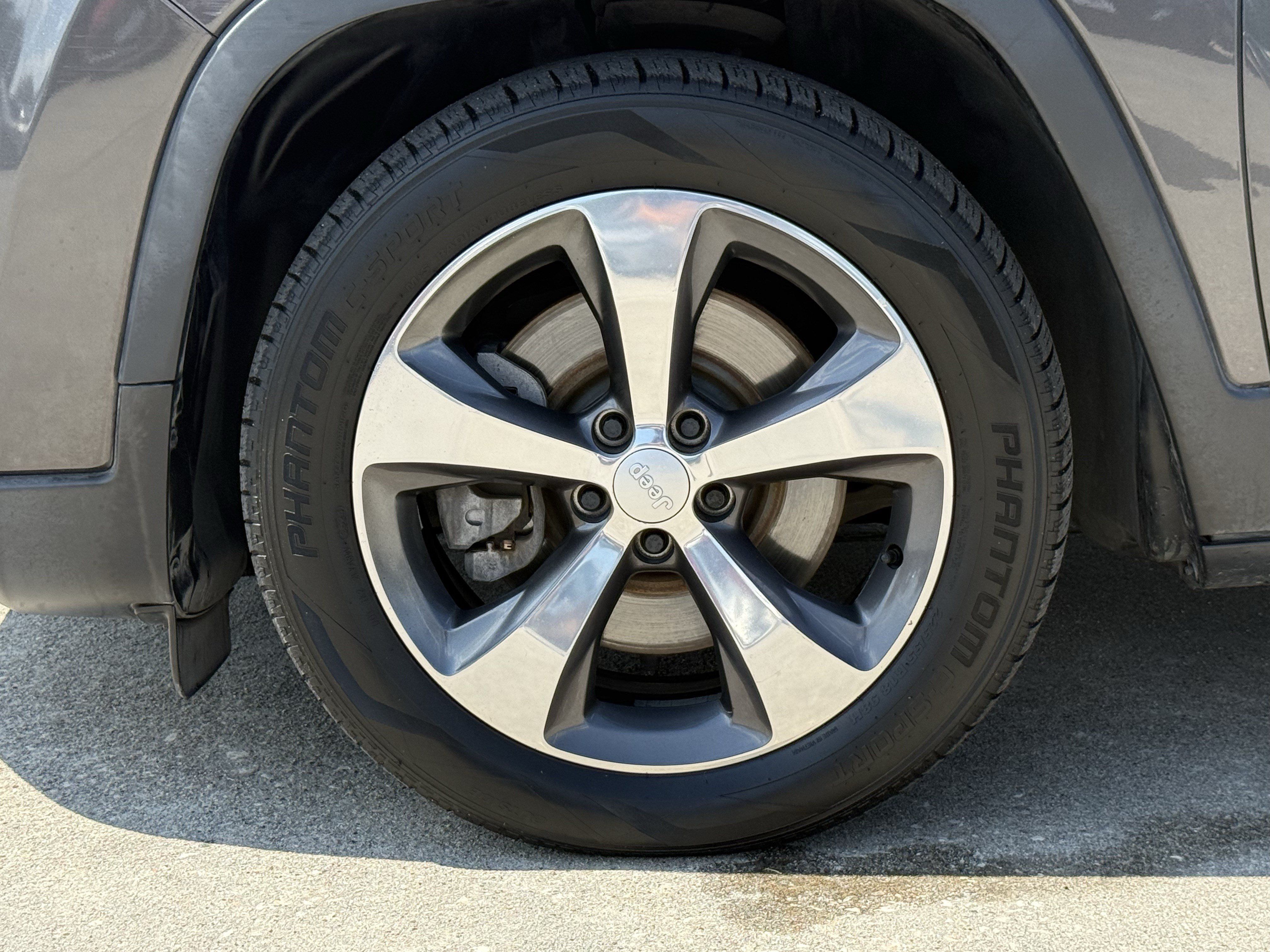 Used 2020 Jeep Cherokee Limited FWD image 12