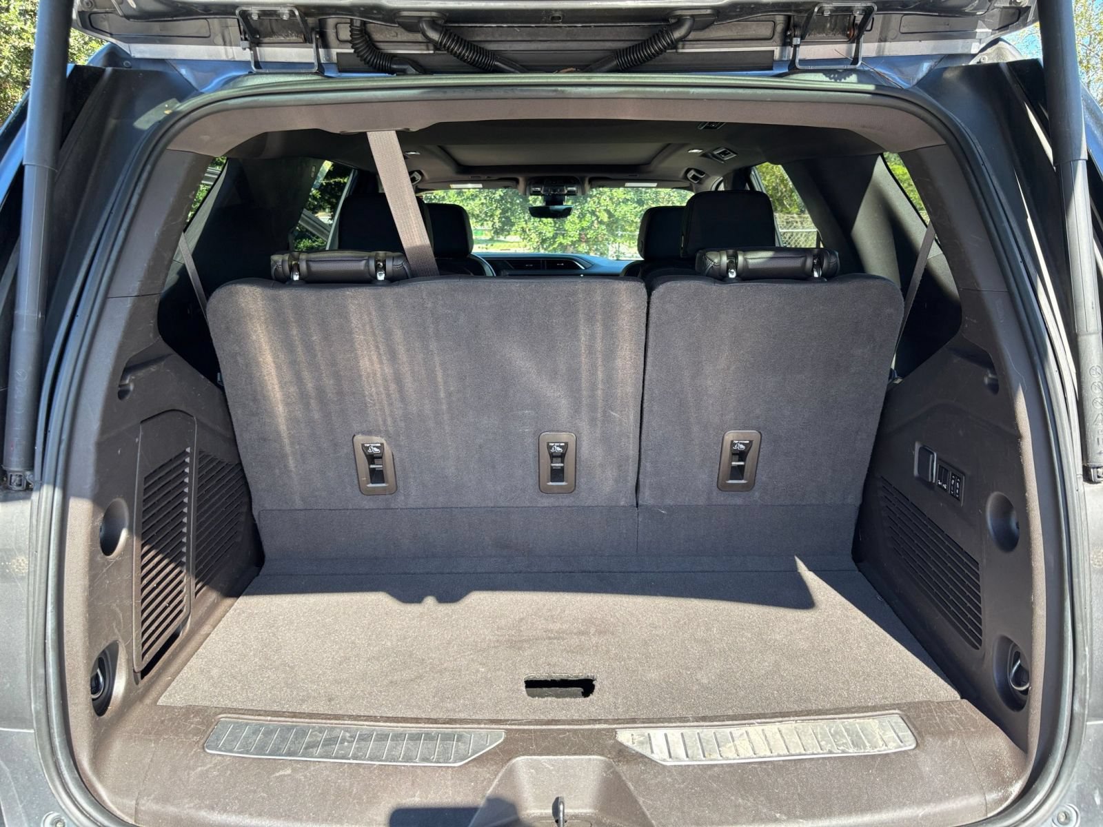 Used 2022 GMC Yukon Denali w/ Denali Premium Package RWD image 35