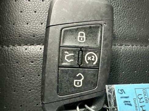 Used 2022 Volkswagen Tiguan SE R-Line AWD/4WD image 17